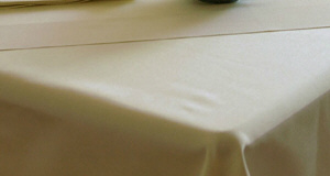 Весільні  стільці столи декоративні аксесуари столова білизна в Польщі